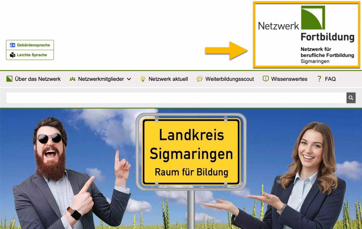 Bildschirmfoto von der Startseite. Das Logo ist mit einem orangenen Rahmen markiert. Ein Pfeil zeigt darauf.